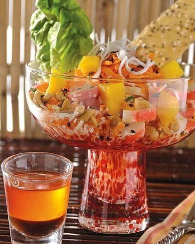 Ensalada de surimi con mango y coco