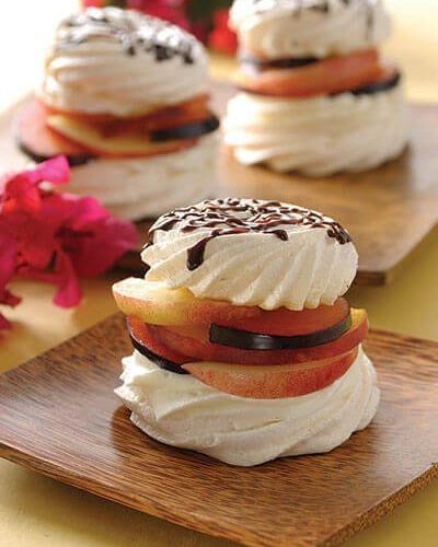 Merengue con frutas del verano