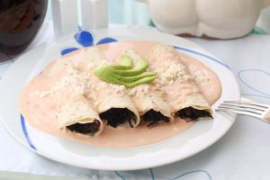 Enchiladas de jamaica en salsa de chipotle|Enchiladas de jamaica en salsa de chipotle|Enchiladas de jamaica en salsa de chipotle|Enchiladas de jamaica en salsa de chipotle